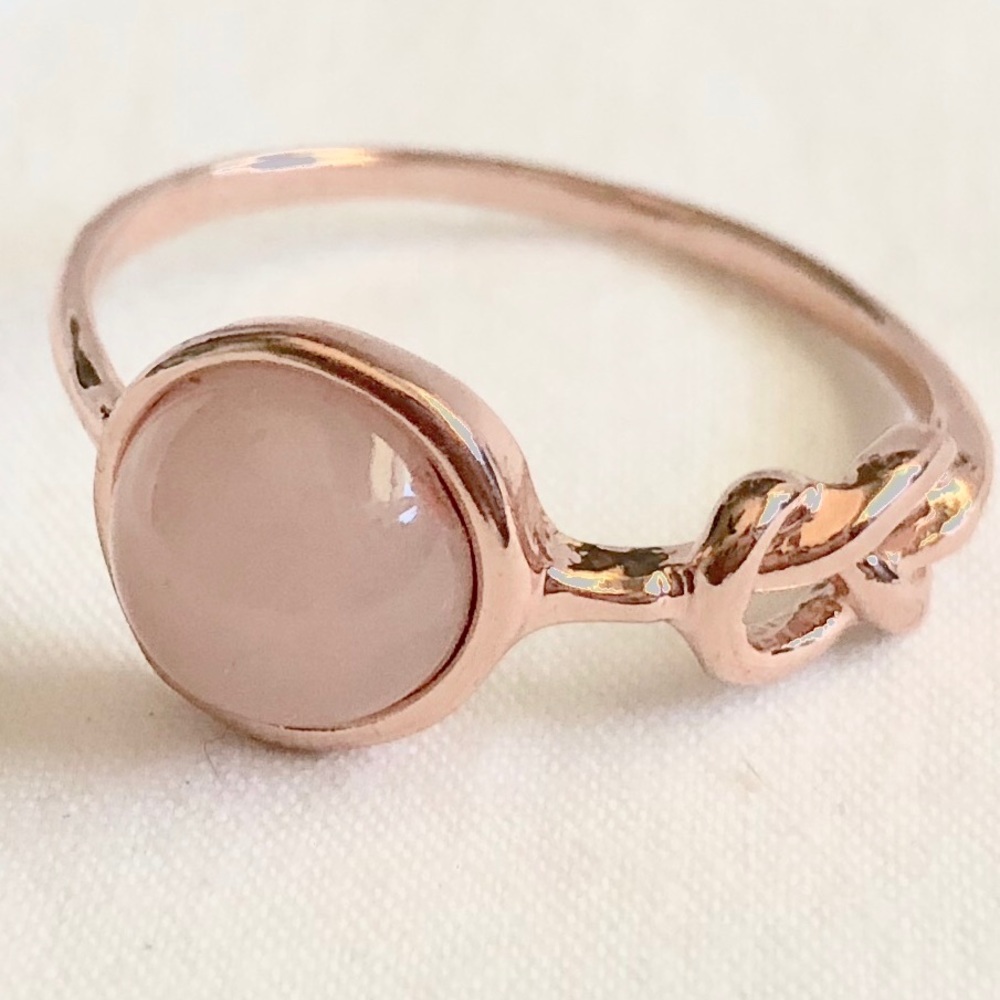 Rose Quartz 18k Gold Knotted Ring - Picture 4 of 9